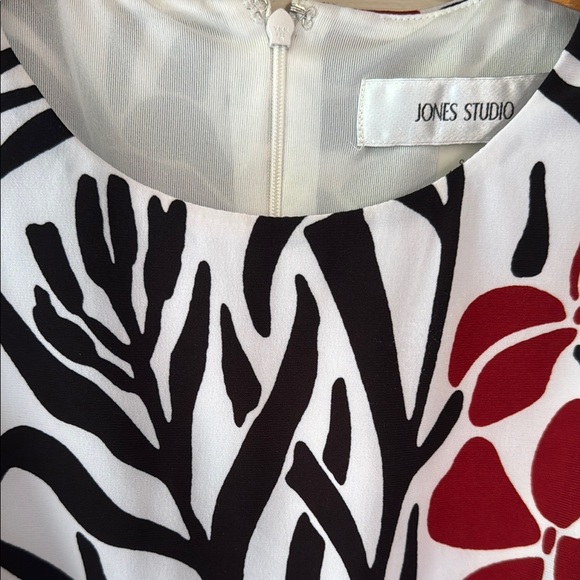 Jones Studio Floral Sleeveless Dress - Black, White, and Maroon - Picture 6 of 14